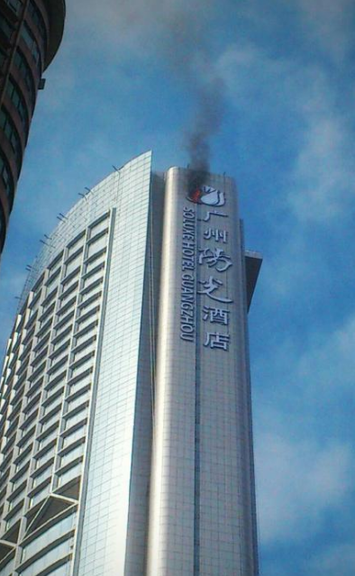 百米高樓頂上的發(fā)光字是怎么樣裝置上去的—兩千一天的做事有多危險(xiǎn)7
