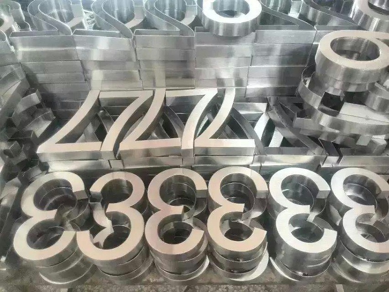 這一些精工字，不但合適室外展示，還可以是公司最搶眼的形象3