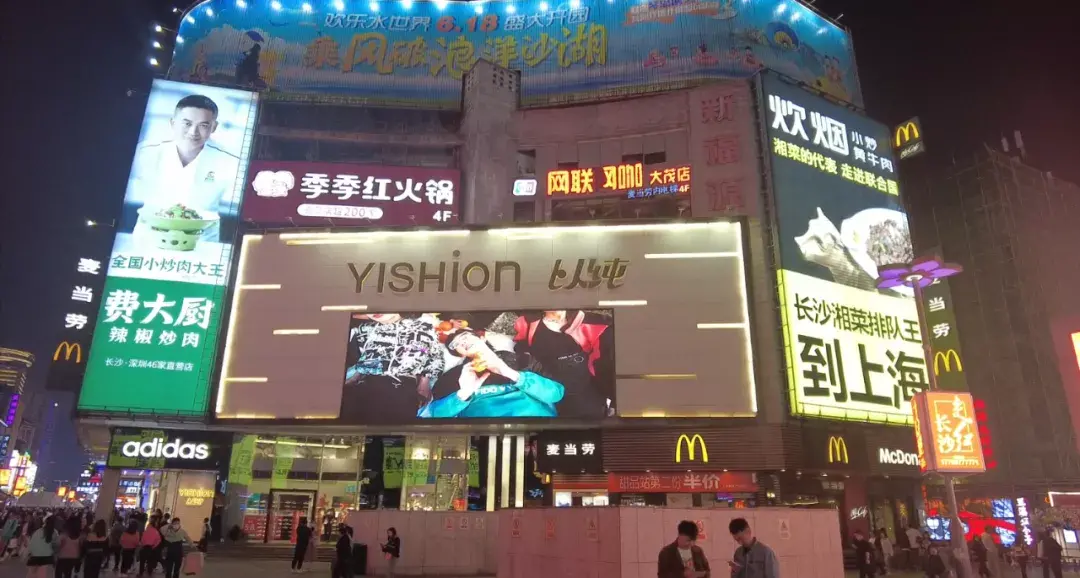 走訪長沙、重慶等地后，我總結(jié)出一套做燈箱廣告牌“吸金術(shù)”