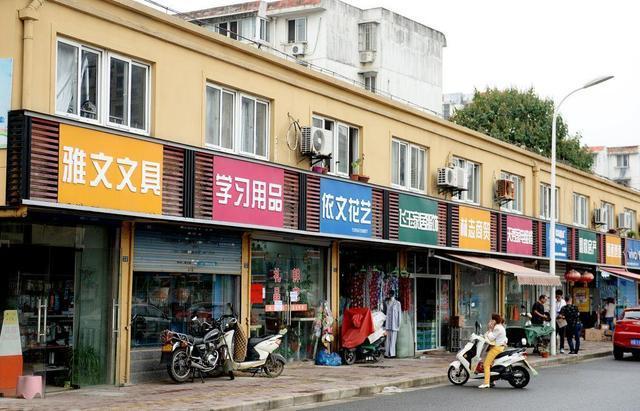 中國街道廣告牌燈箱有多野？瞧瞧這些讓人笑掉大牙的品牌名30