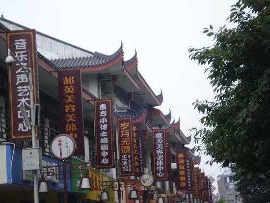 中國街道廣告牌燈箱有多野？瞅瞅這些讓人笑掉大牙的品牌名31